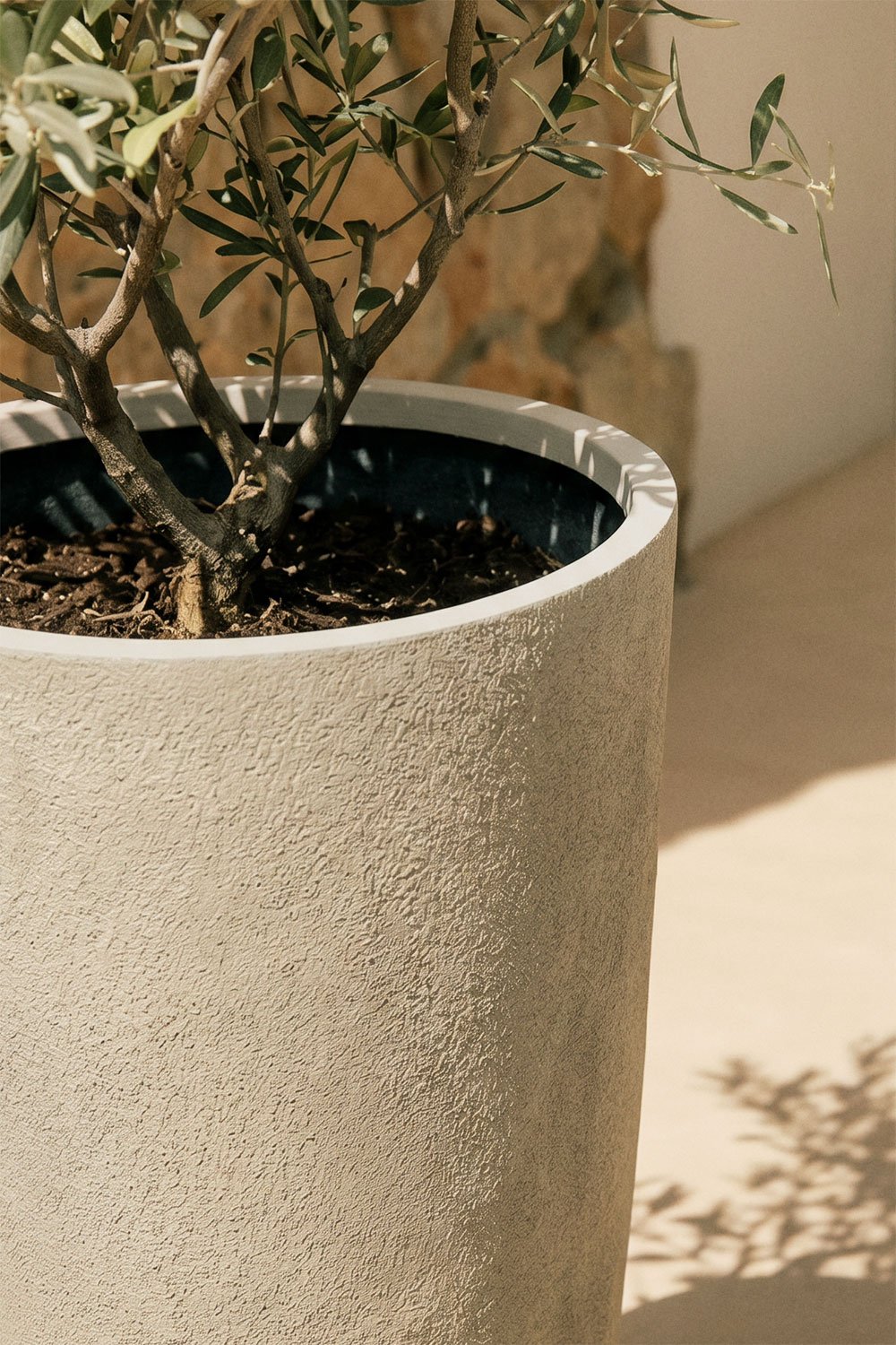 Outdoor cement planter Paige, gallery image 2