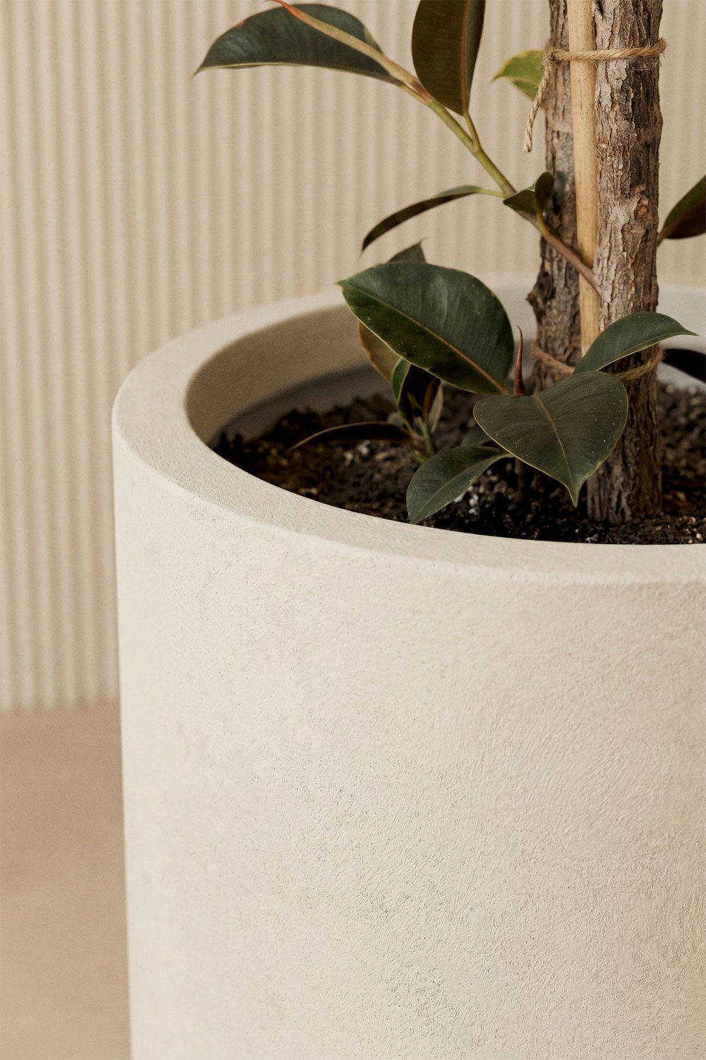 Aurevi outdoor cement planter, gallery image 2