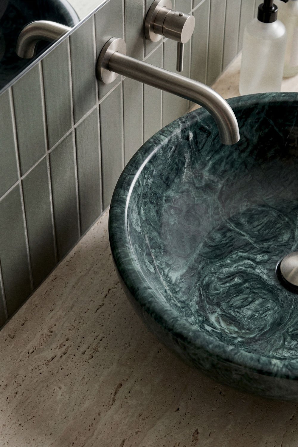 Round washbasin Ø40 cm in Eskel natural stone, gallery image 2