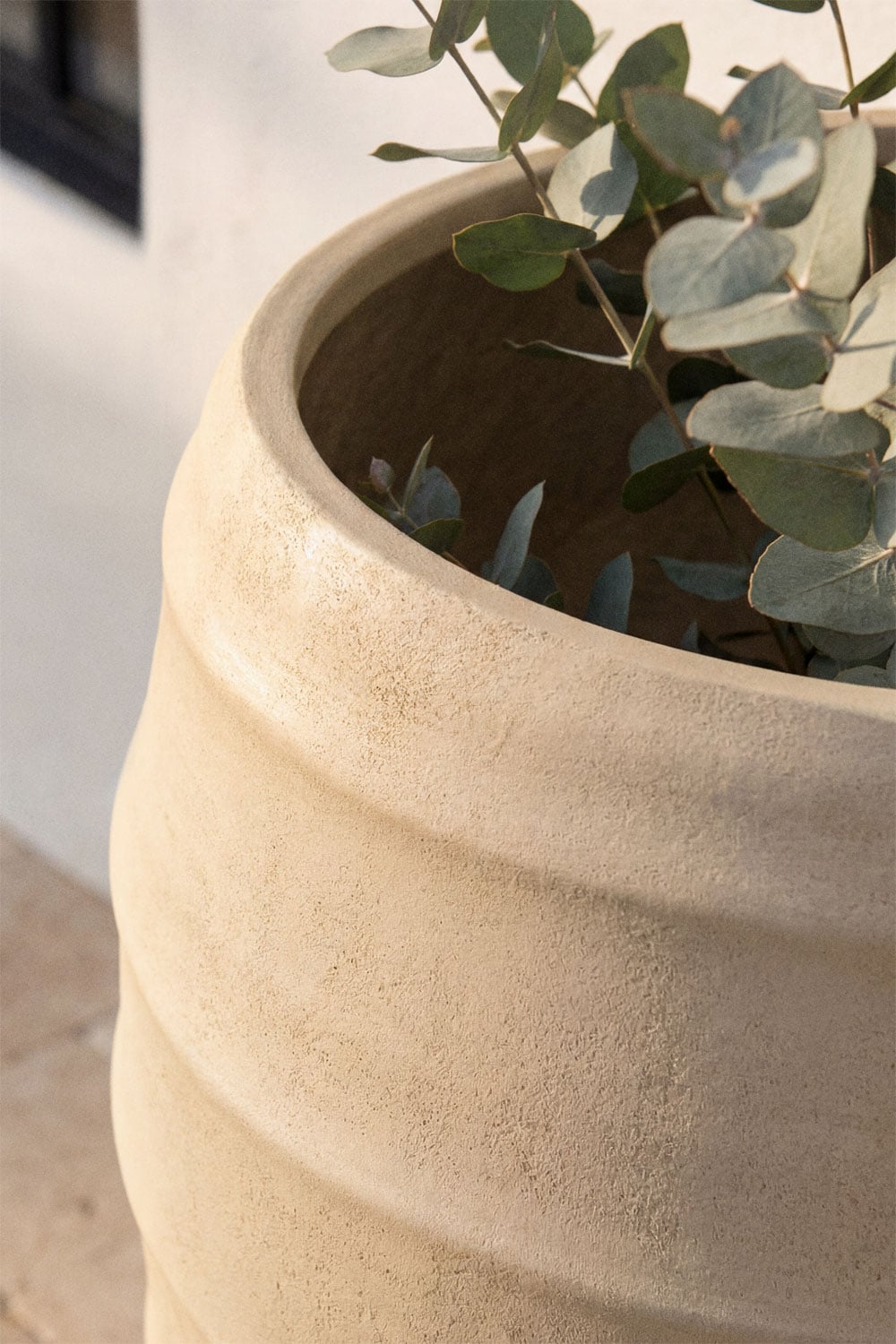 Outdoor cement planter Gabe, gallery image 2