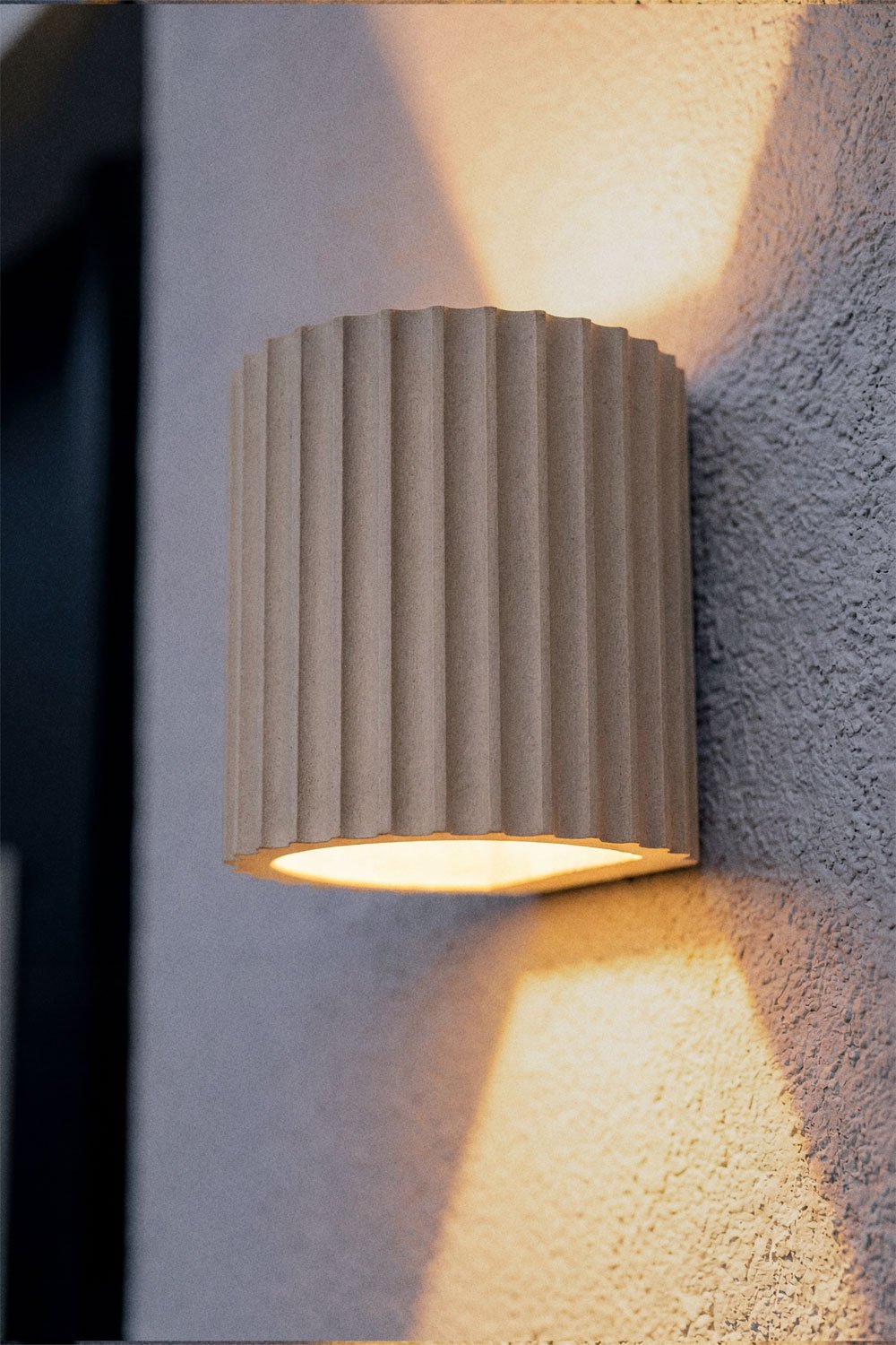 Barein aluminum LED outdoor wall light, gallery image 2
