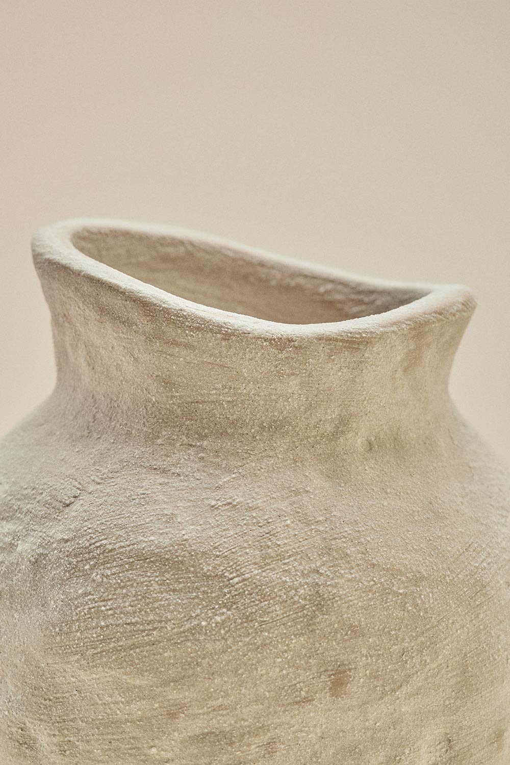 Jylona ceramic vase, gallery image 3