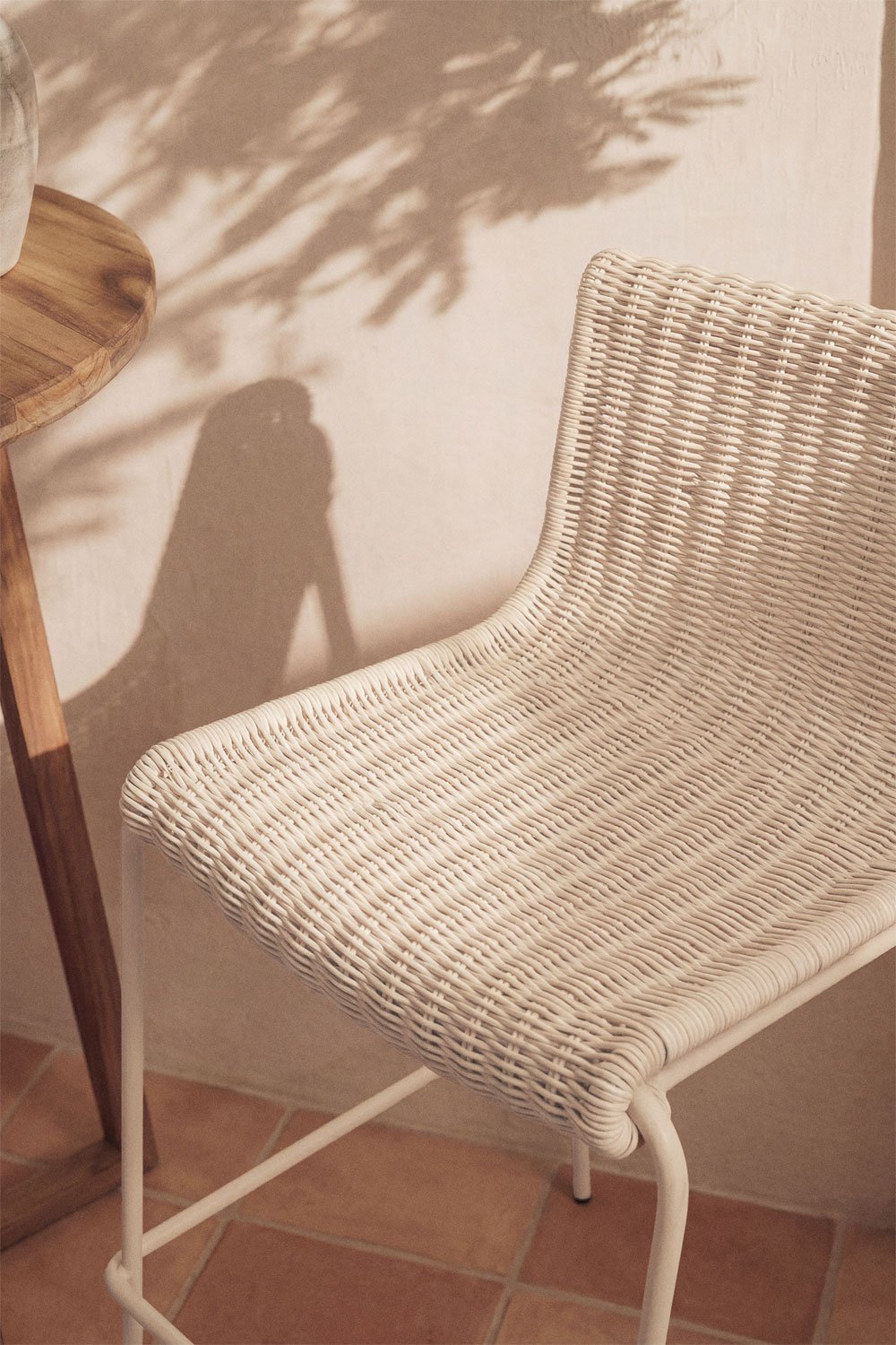 High garden stool in synthetic rattan and steel Revia, gallery image 2