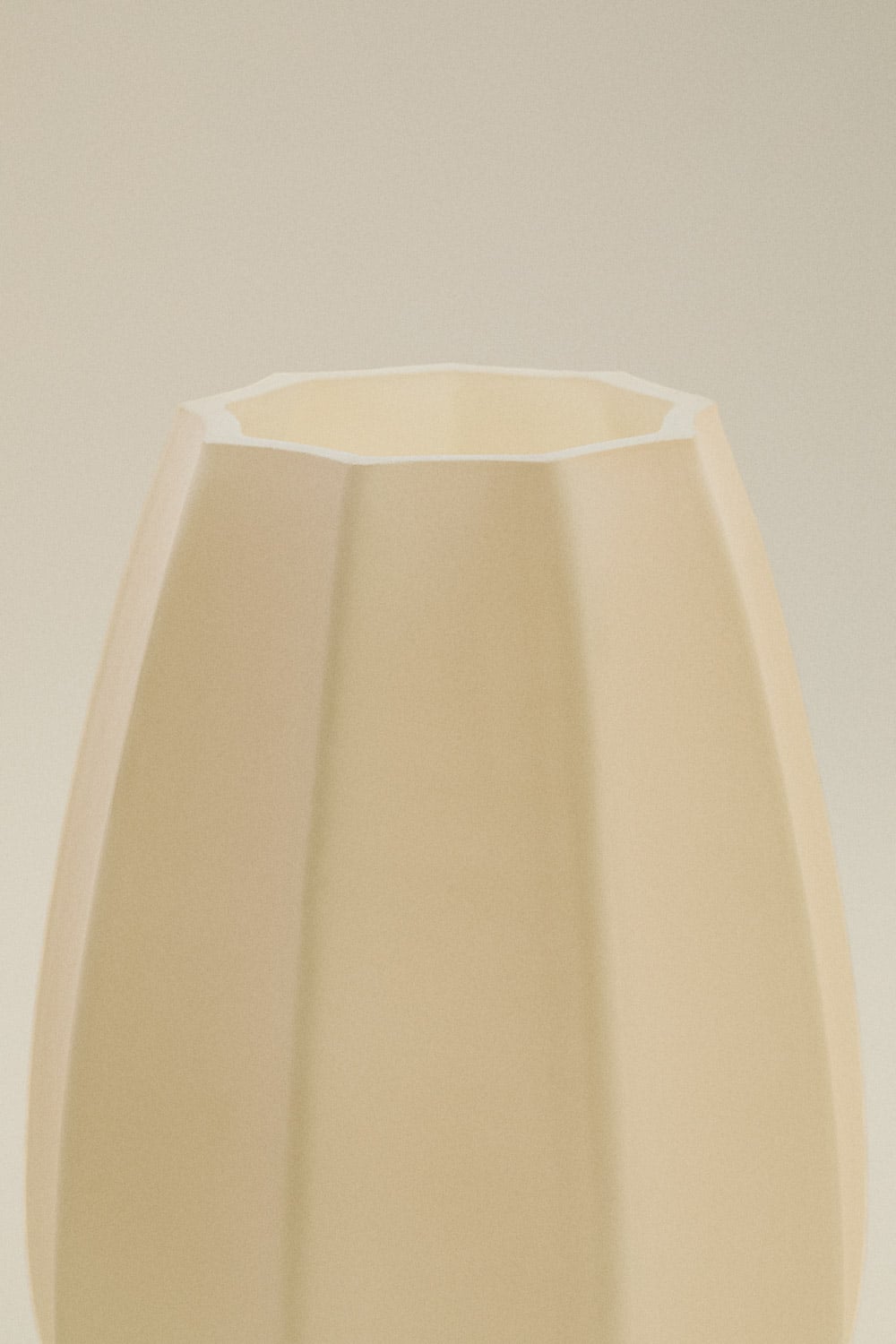 Pynora glass vase, gallery image 2