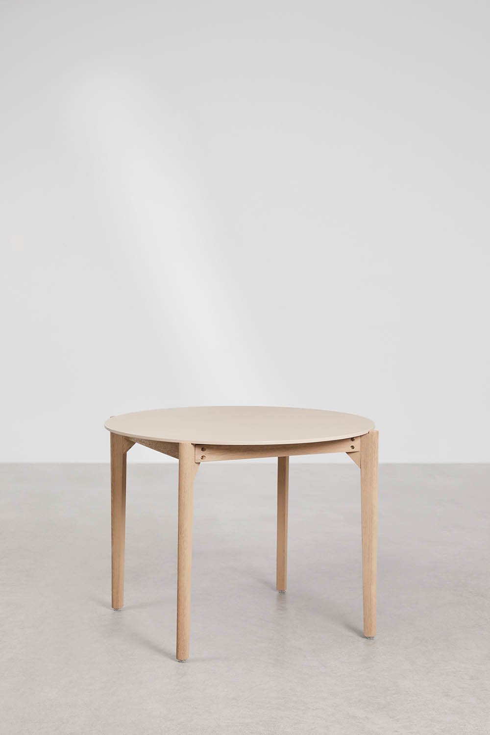 Round table set Ø100 cm in Xajul cement and 4 garden chairs in acacia wood and synthetic rattan Ginara, gallery image 3