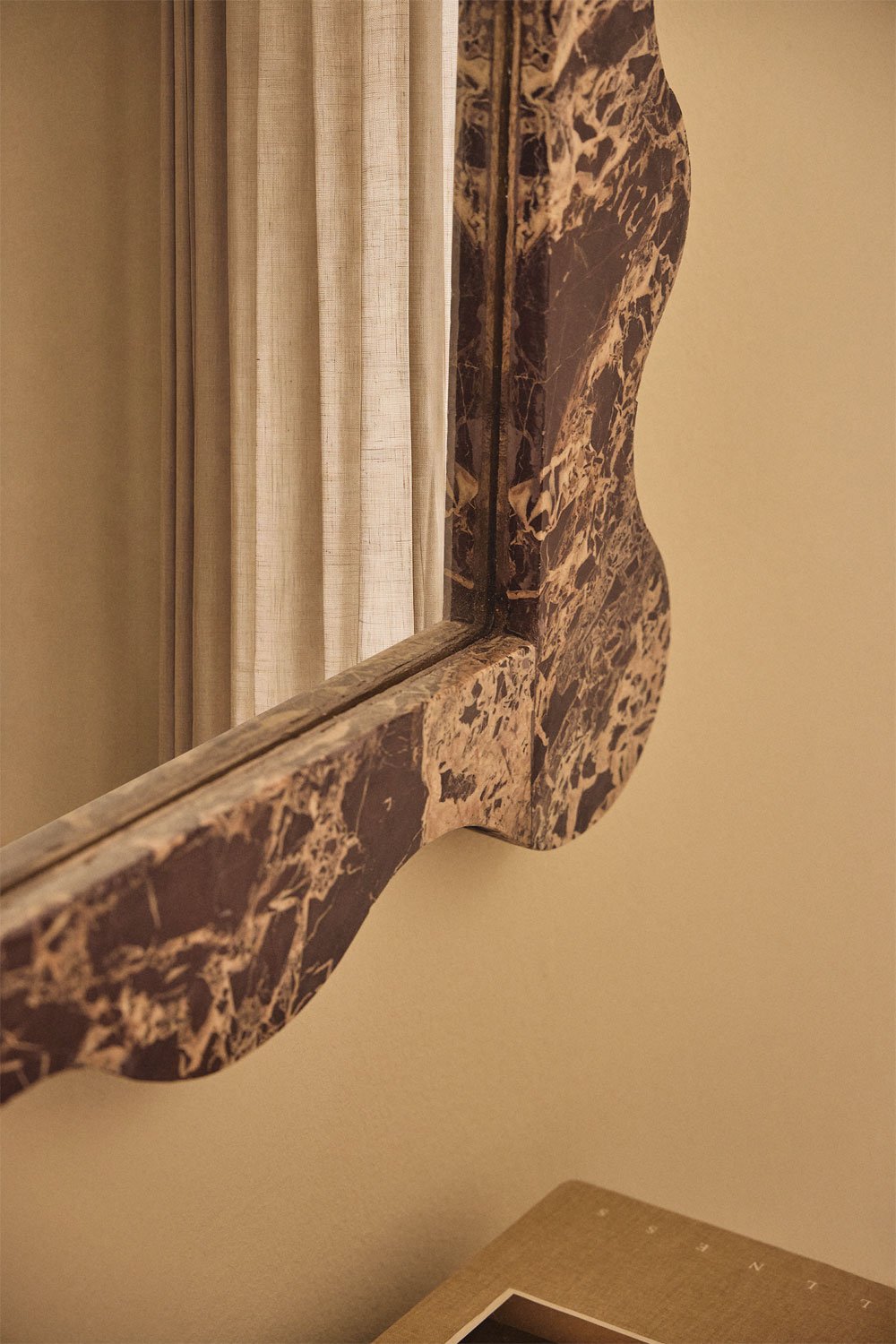 Rectangular wall mirror in Bayaibe marble, gallery image 2