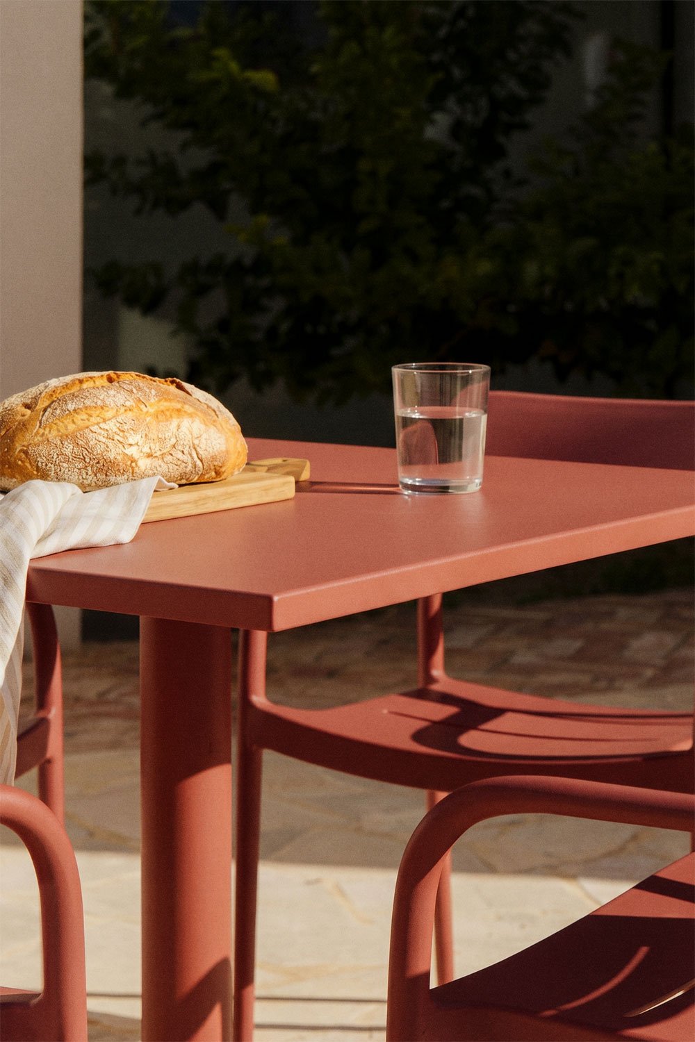 Square 70x70 cm garden table in Mizzi iron, gallery image 2