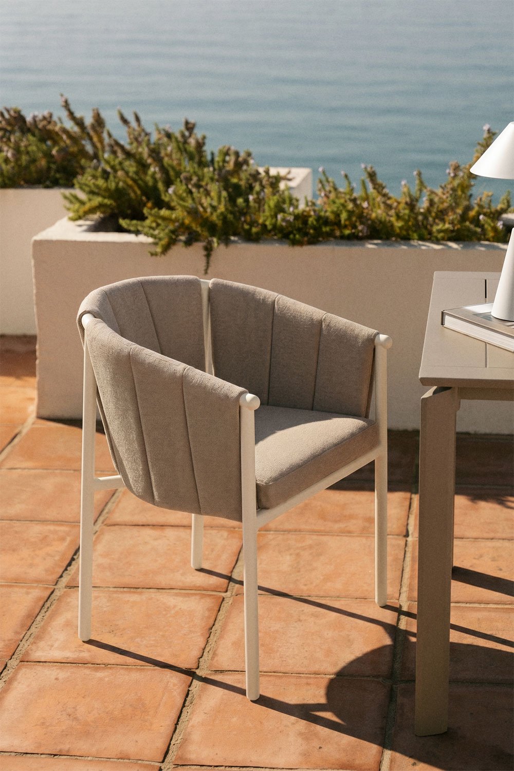 Boleni garden chair with armrests in bouclé and aluminum, gallery image 1