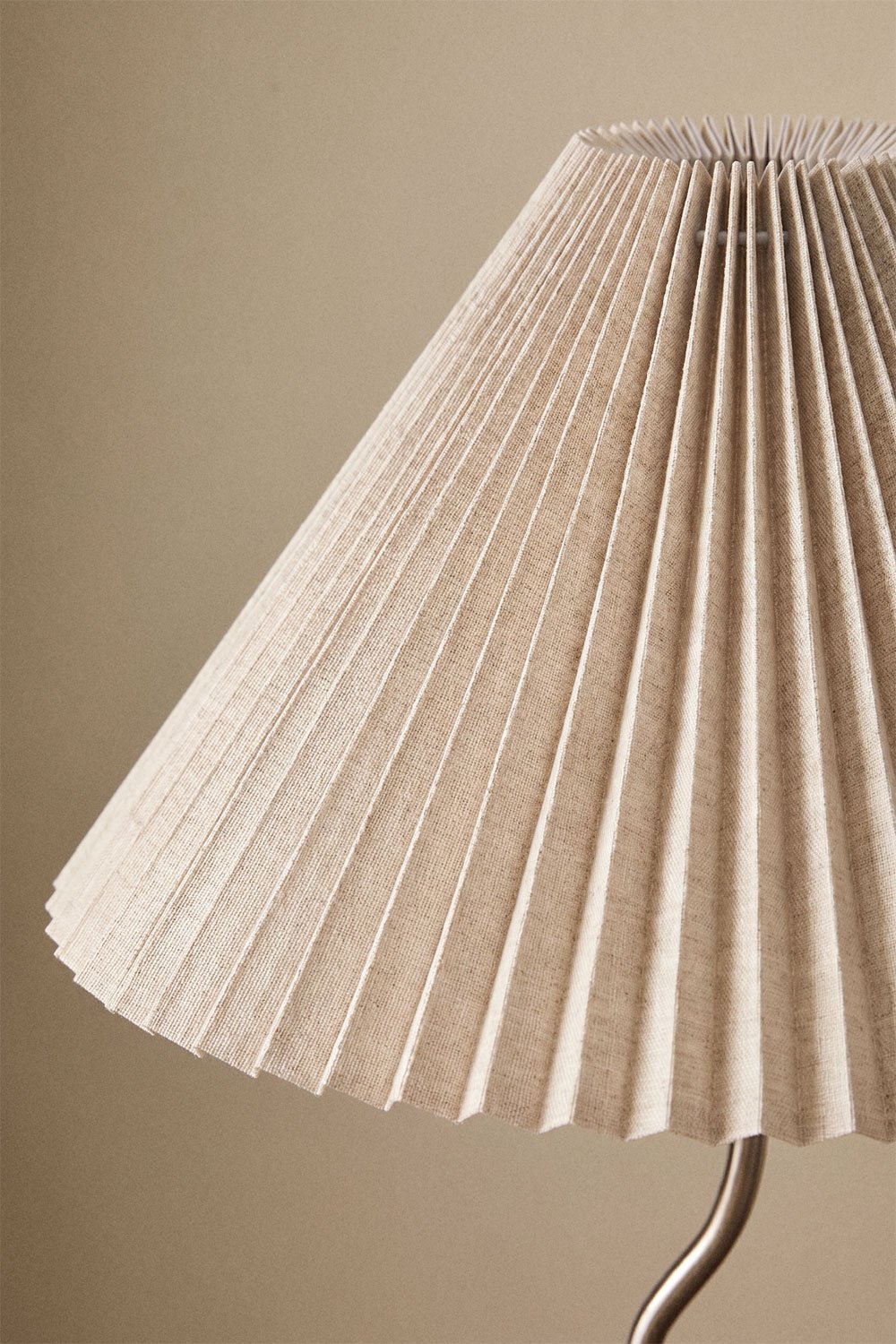 Siliema table lamp in iron and linen, gallery image 2