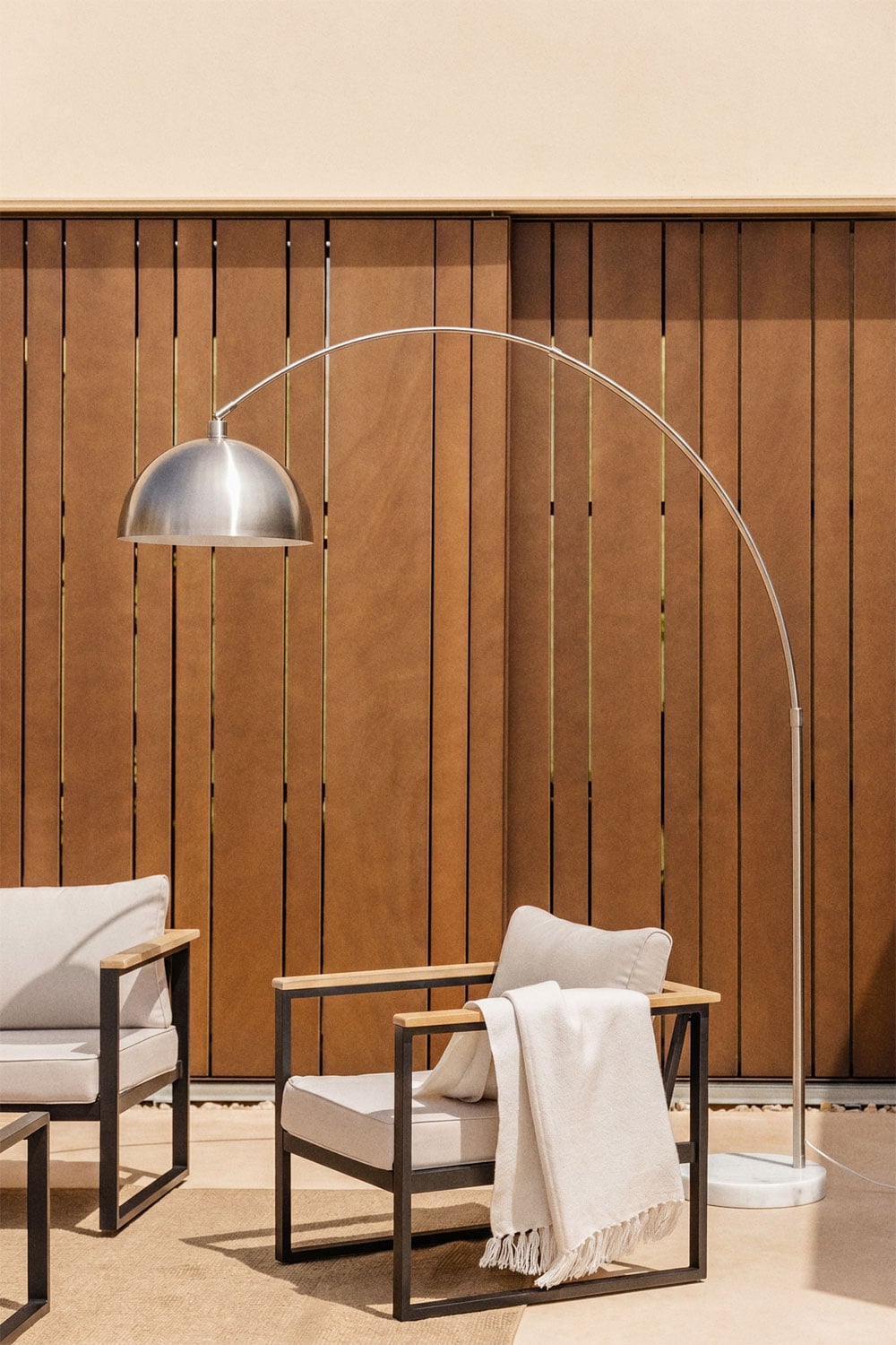 Diala iron outdoor floor lamp, gallery image 1
