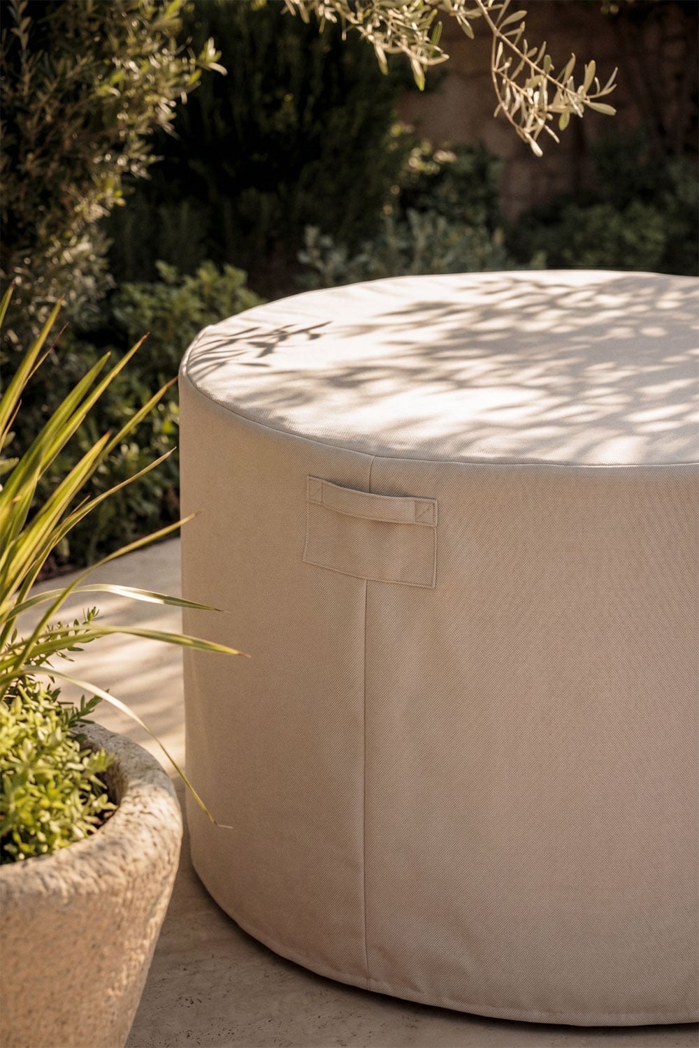 Round Otley garden table protective cover, gallery image 2