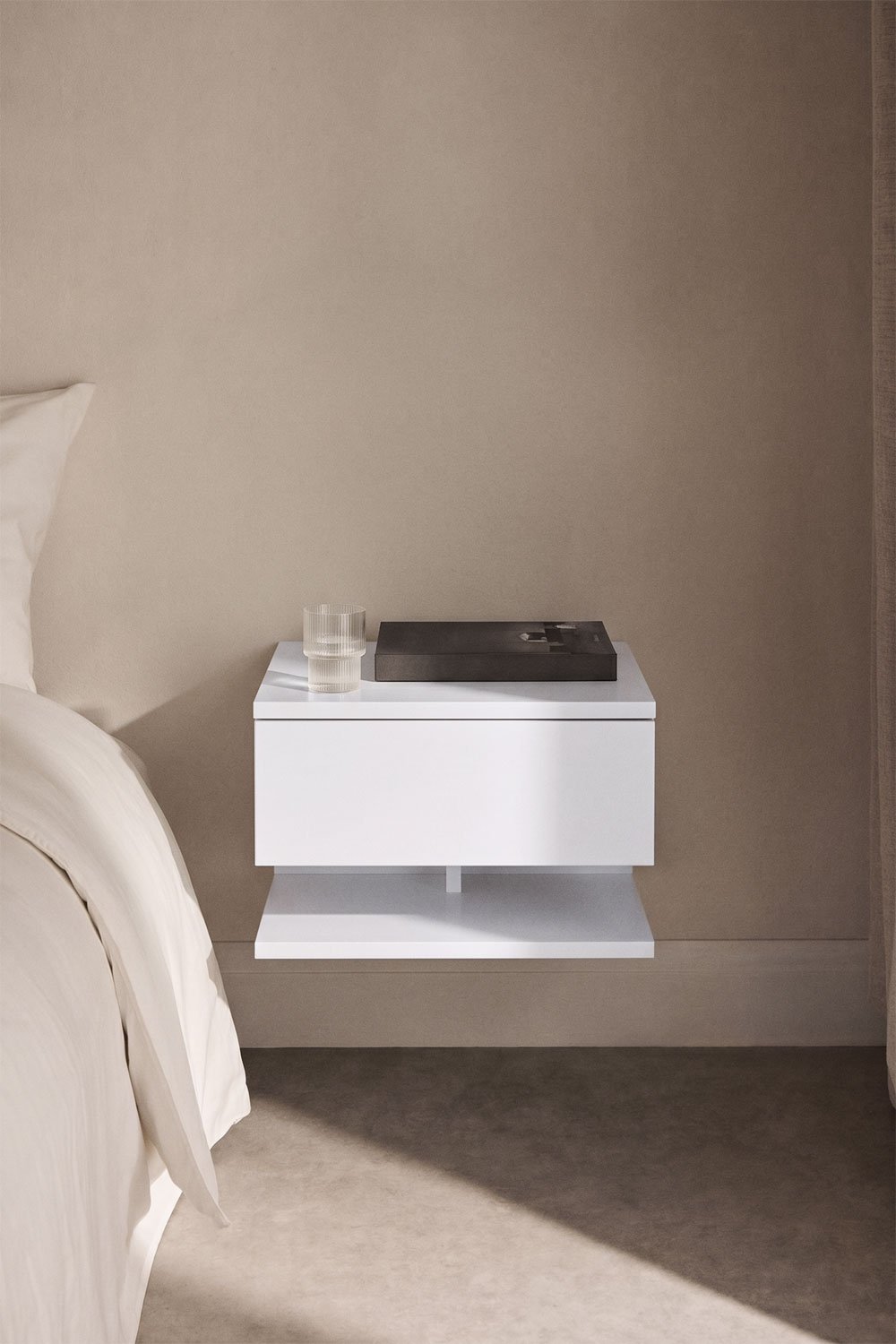 Pack of 2 floating nightstands 40x30 cm with drawer Griviza, gallery image 1