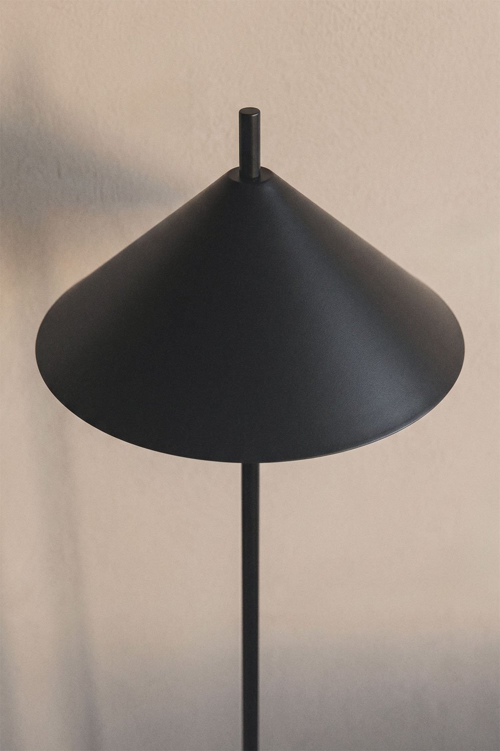 Aziel iron floor lamp, gallery image 2