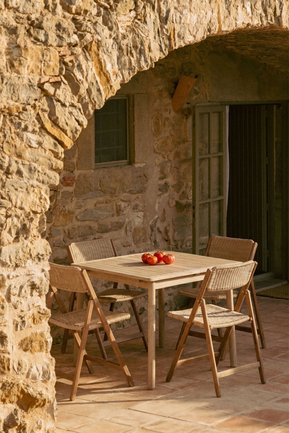 Karvia extendable acacia wood garden table 100-160x100 cm, gallery image 1