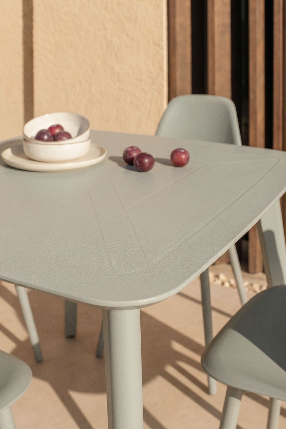 Square garden table 85x85 cm in Scand polypropylene, gallery image 2