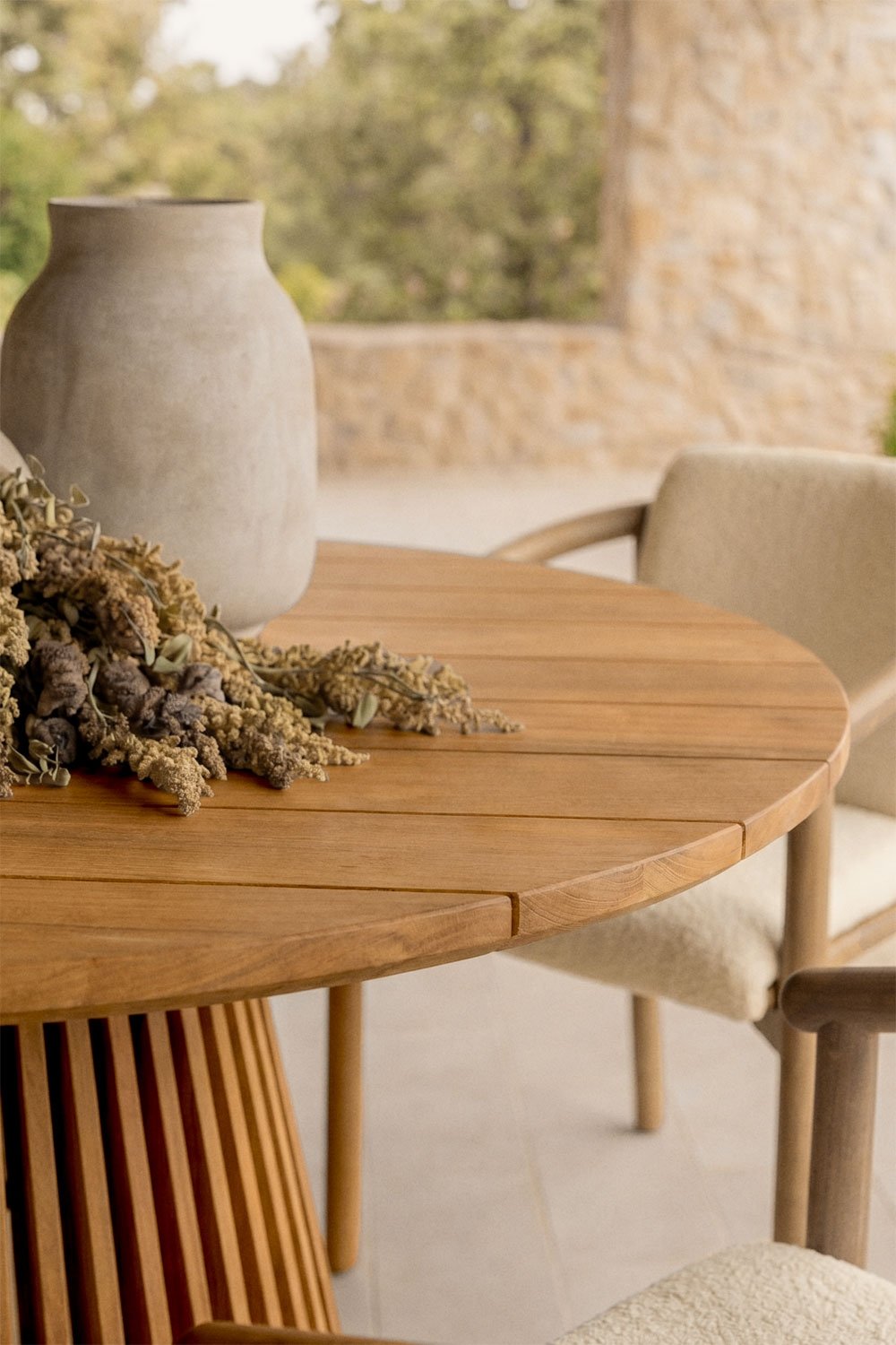 Round garden table Ø120 cm in acacia wood Mura, gallery image 2