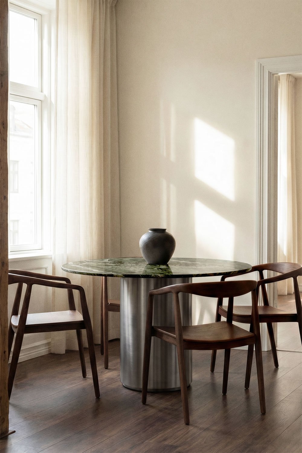 Round dining table Ø120 cm Luceida, gallery image 1