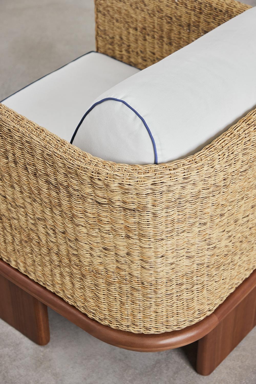Famara garden set with 2 armchairs and 70x70 cm square coffee table in rattan and acacia wood, gallery image 6