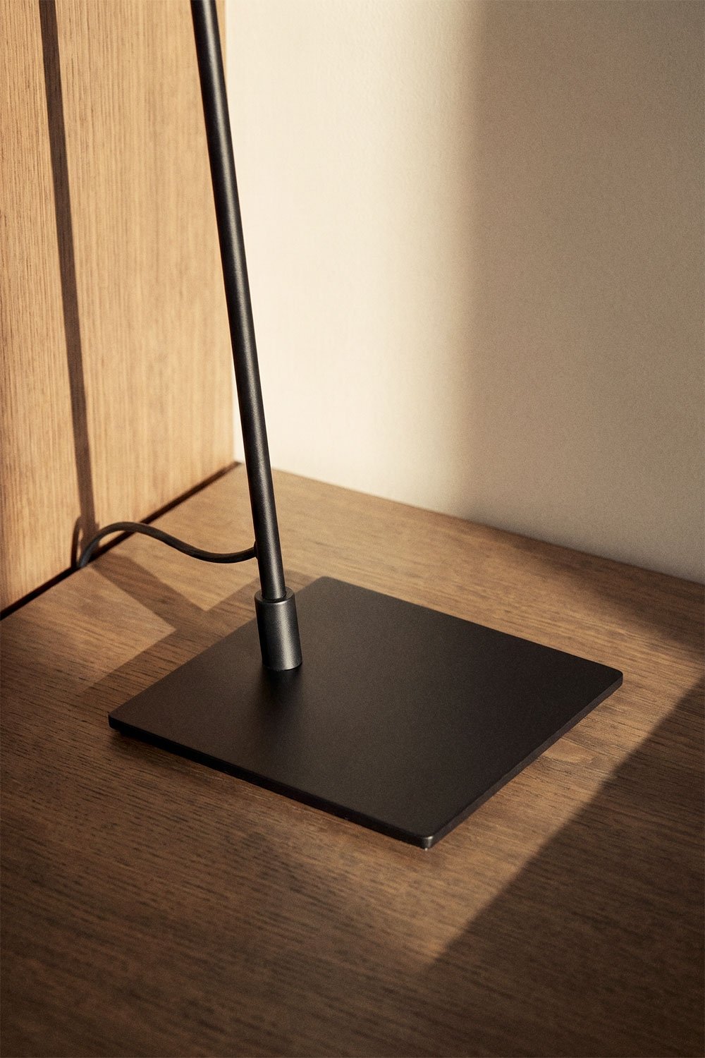 Valtyn metal LED table lamp, gallery image 2