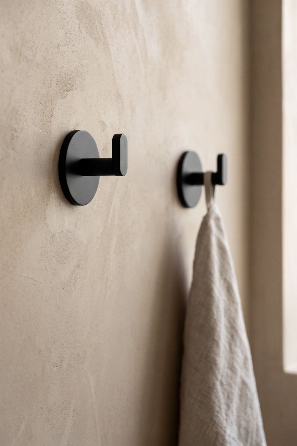Adhesive bathroom hook in matt black stainless steel Caldrumi, gallery image 1