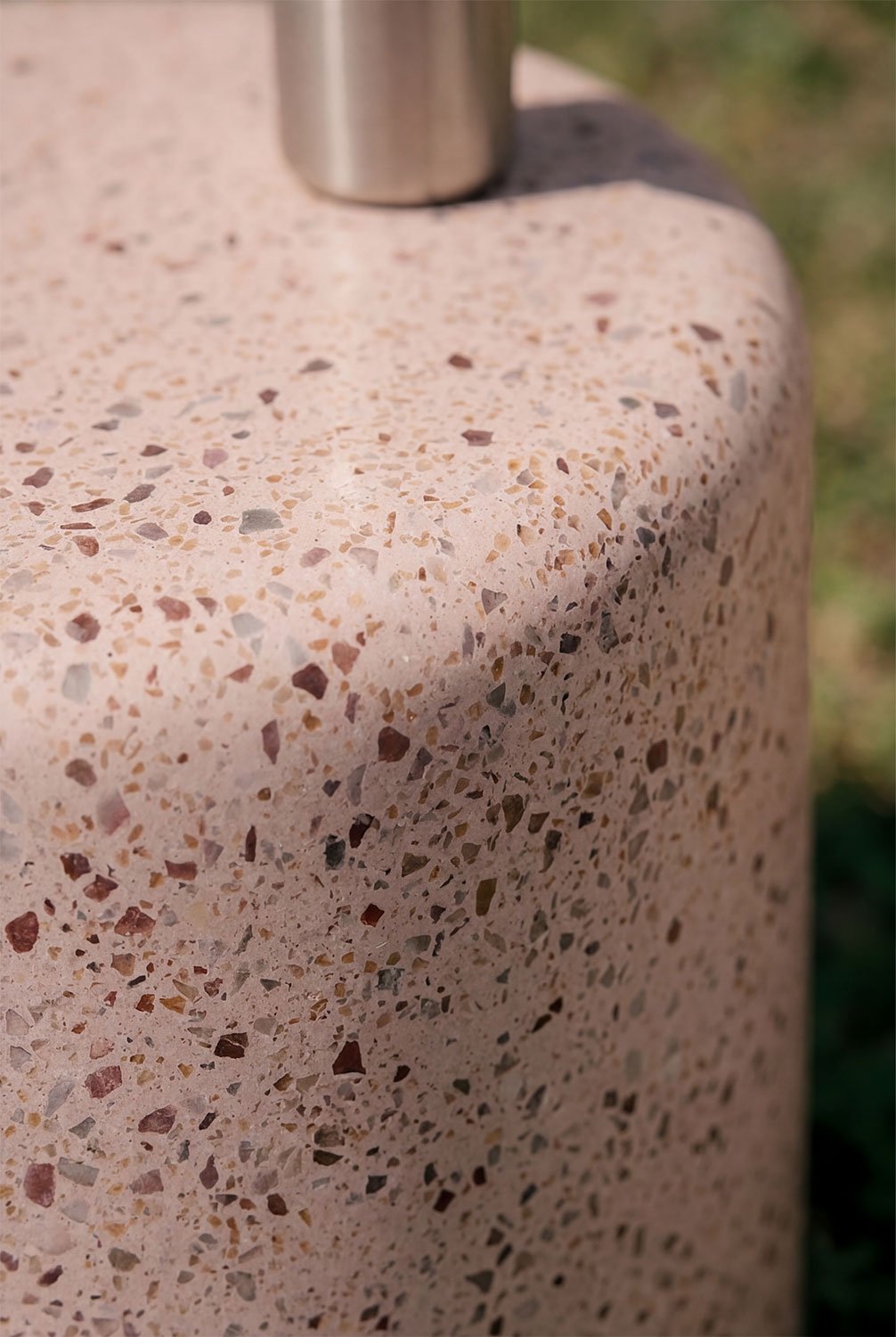 Round Ø35 cm Elyndra cement garden side table, gallery image 2