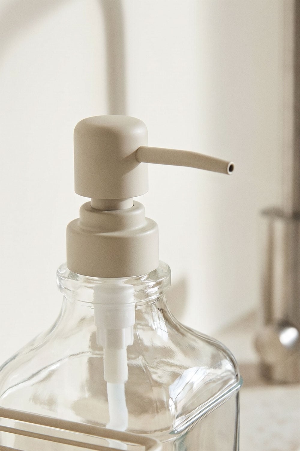 Darcei double kitchen soap dispenser in iron and glass, gallery image 2