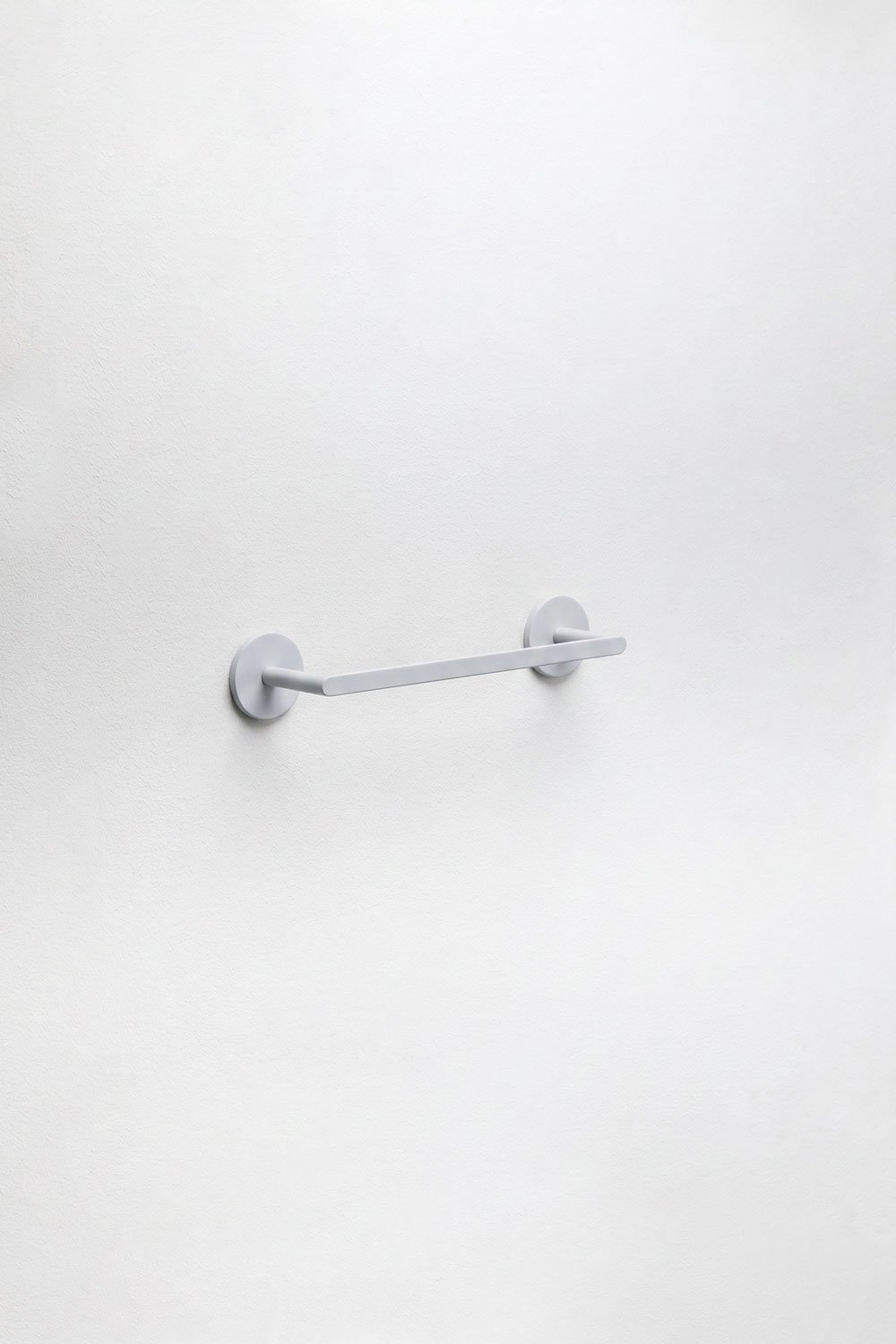Adhesive wall-mounted towel rail with 30 cm bar for bathroom in white stainless steel Caldrumi, gallery image 3
