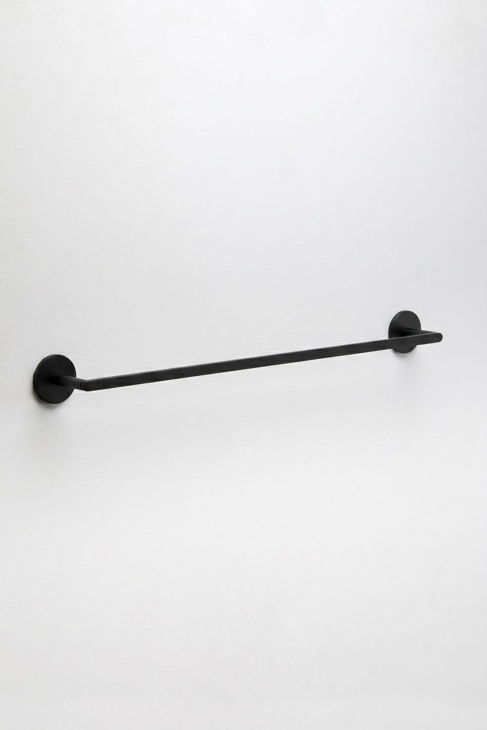 Adhesive wall-mounted towel rail with 60 cm bar for bathroom in matt black stainless steel Caldrumi, gallery image 3