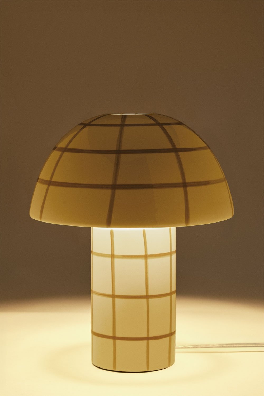 Kisvea ceramic table lamp, gallery image 4