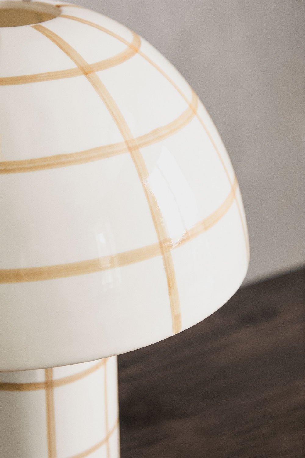 Kisvea ceramic table lamp, gallery image 2
