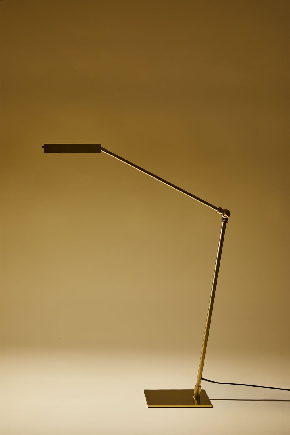 Valtyn metal LED table lamp, gallery image 3
