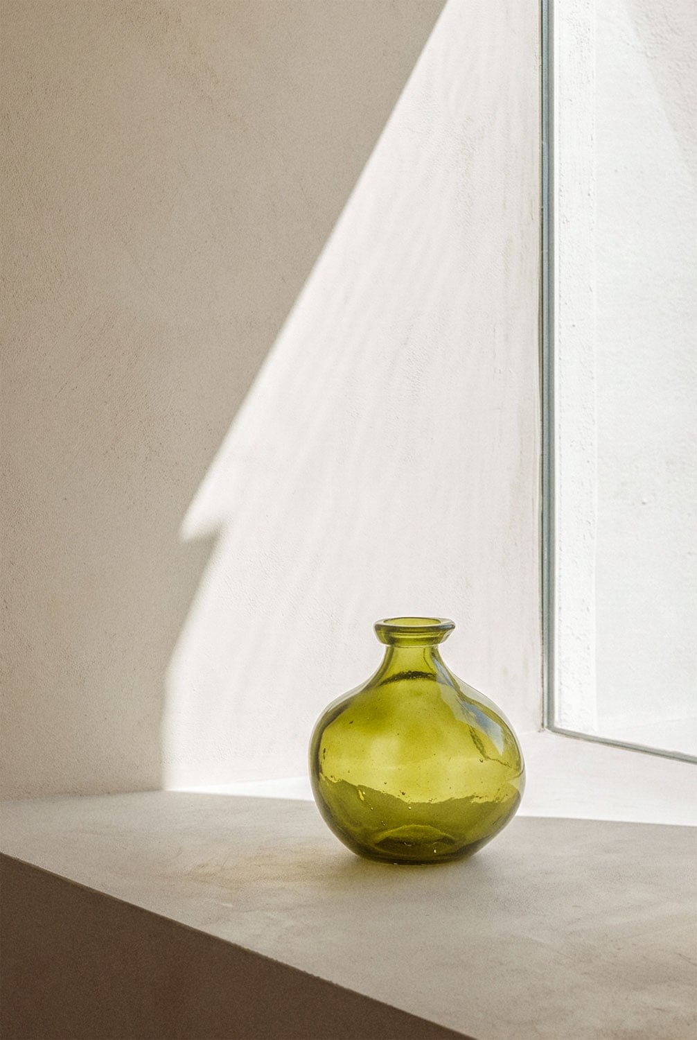 Jound glass vase, gallery image 1