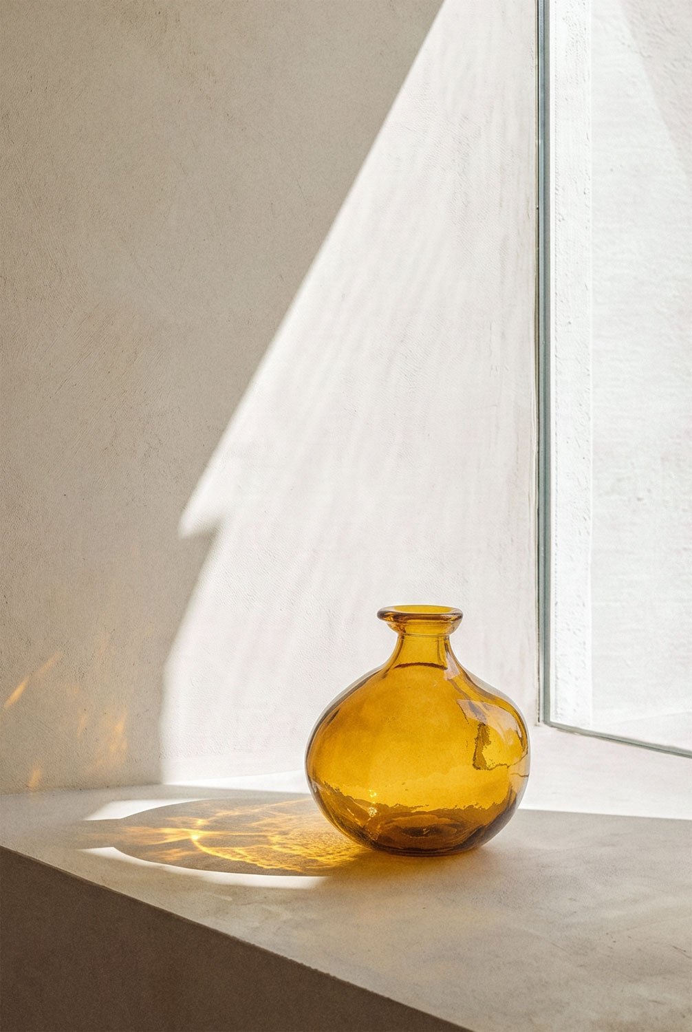 Jound glass vase, gallery image 1