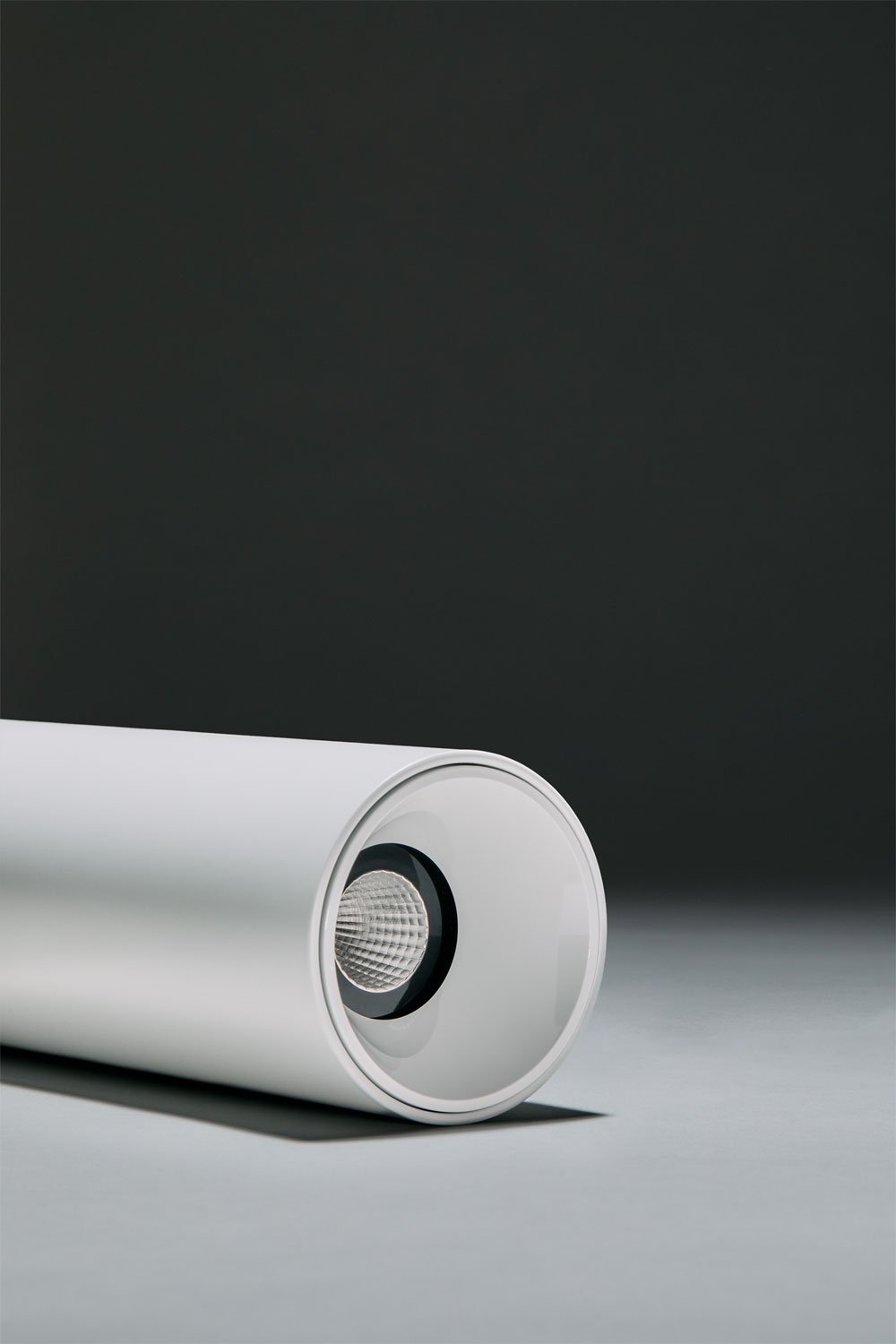 Round Ø5.7 cm surface-mounted LED ceiling light in aluminum Orelva, imagen de galeria 3