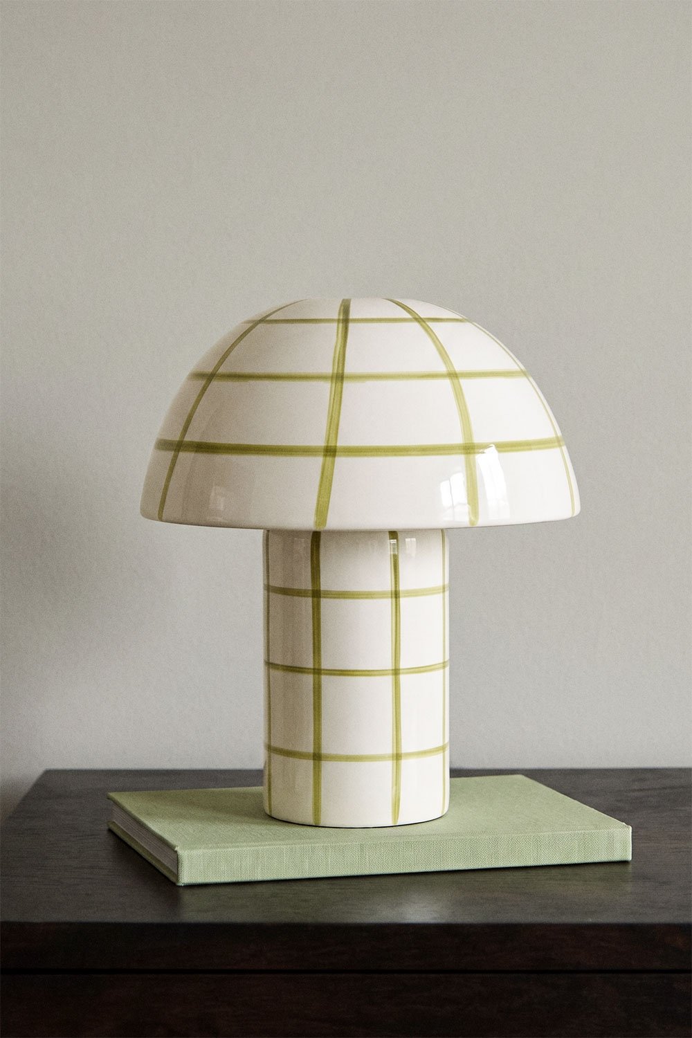 Kisvea ceramic table lamp, gallery image 1