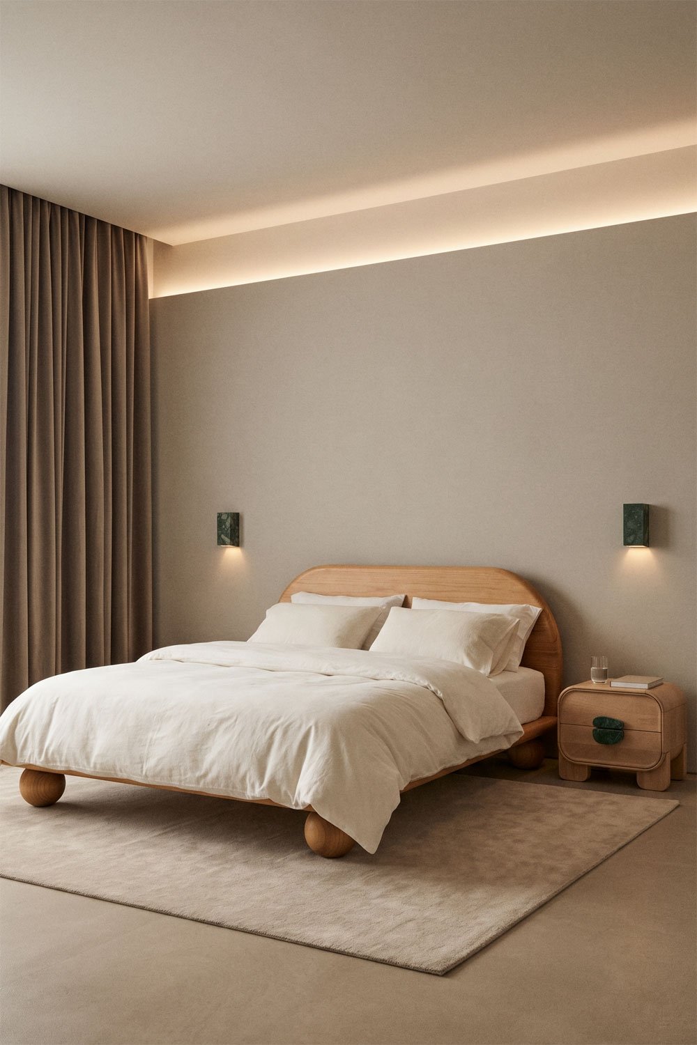 Bicheno mango wood bed, gallery image 1