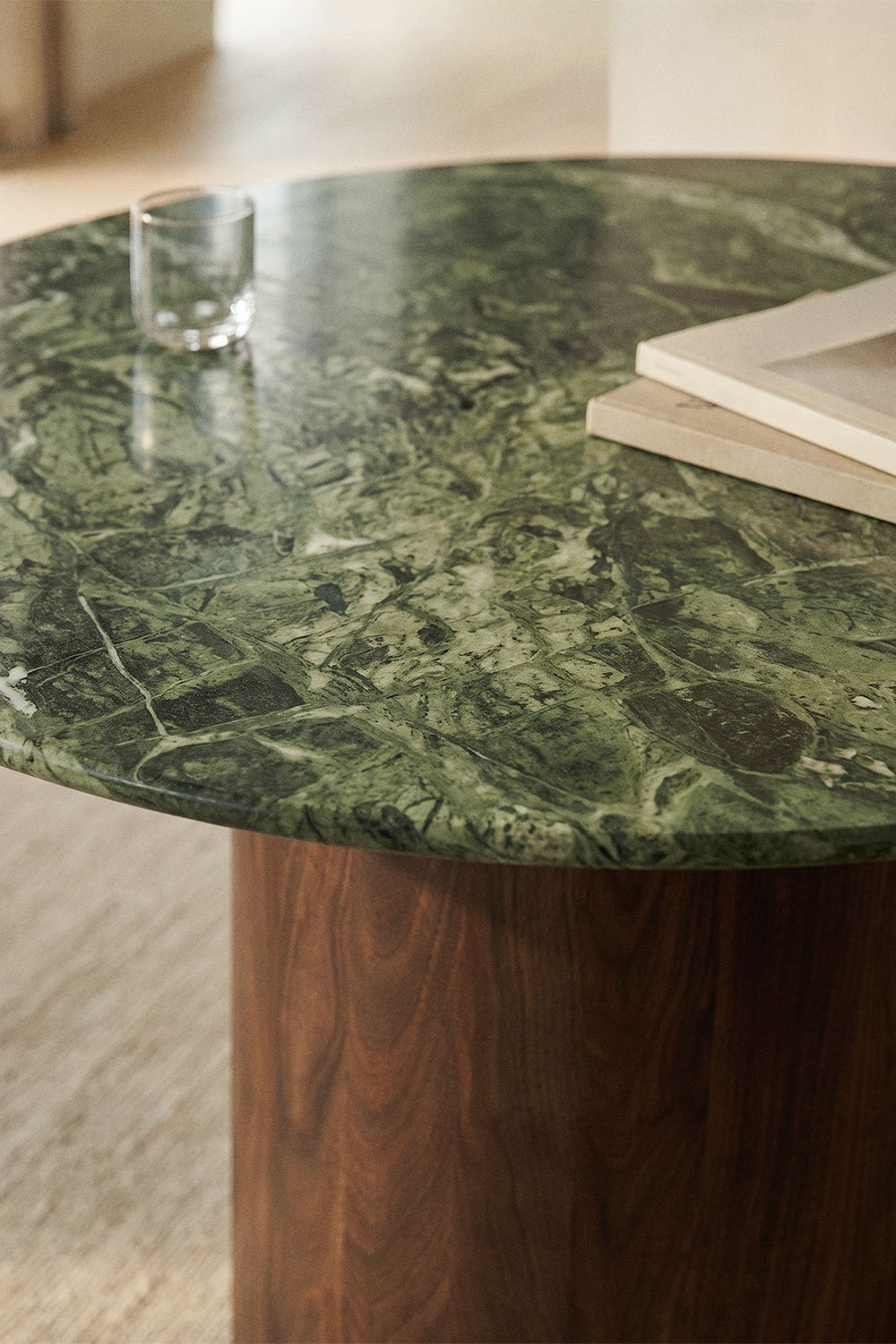Round dining table Ø120 cm Luceida, gallery image 2