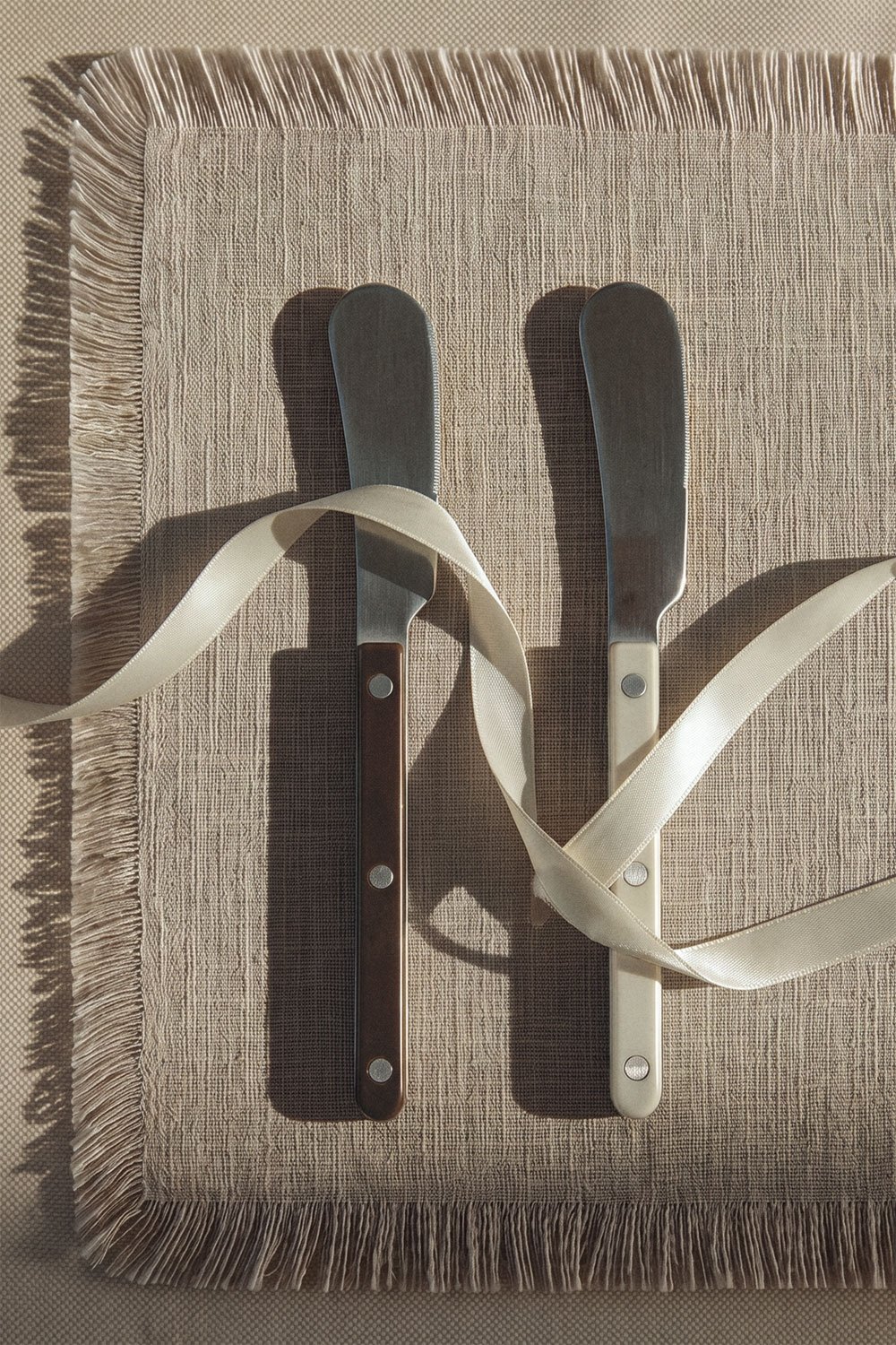 Set of 2 stainless steel spreader knives Tirvola, gallery image 1