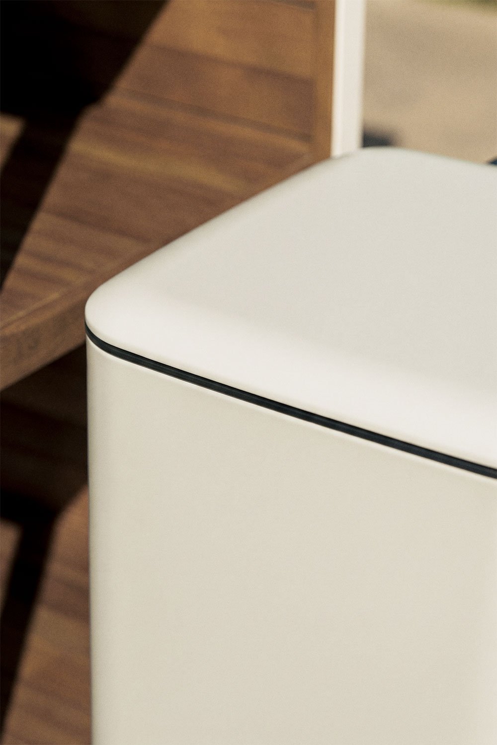 Outdoor pedal bin in Sosuina steel, gallery image 2