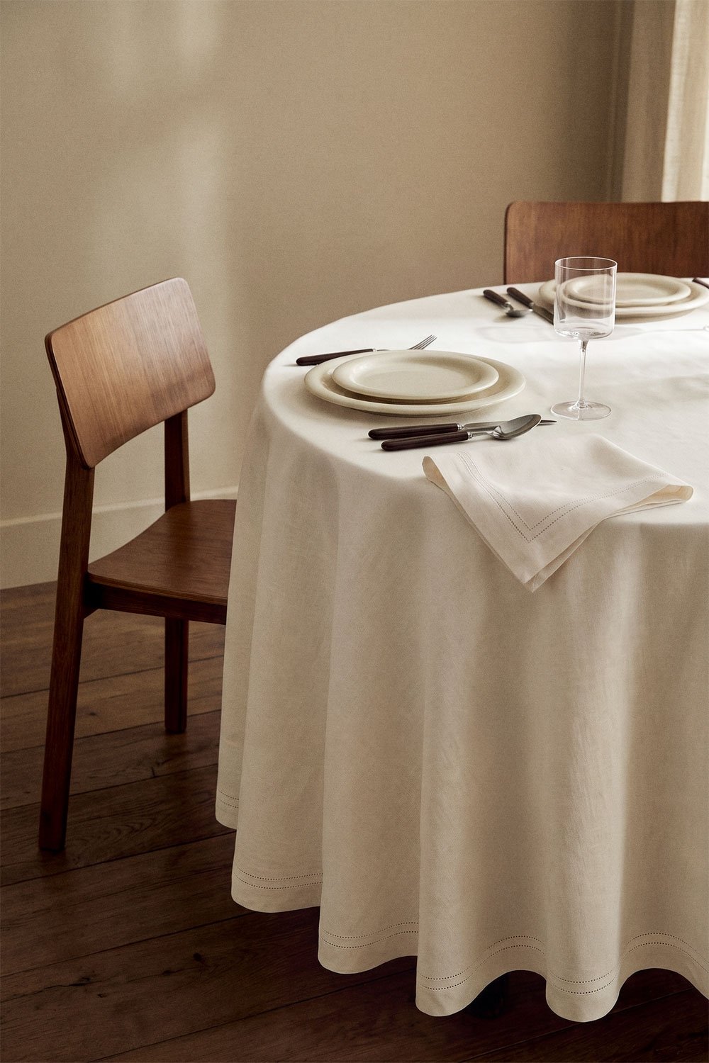 Eirsen Ø150 cm cotton tablecloth, gallery image 1