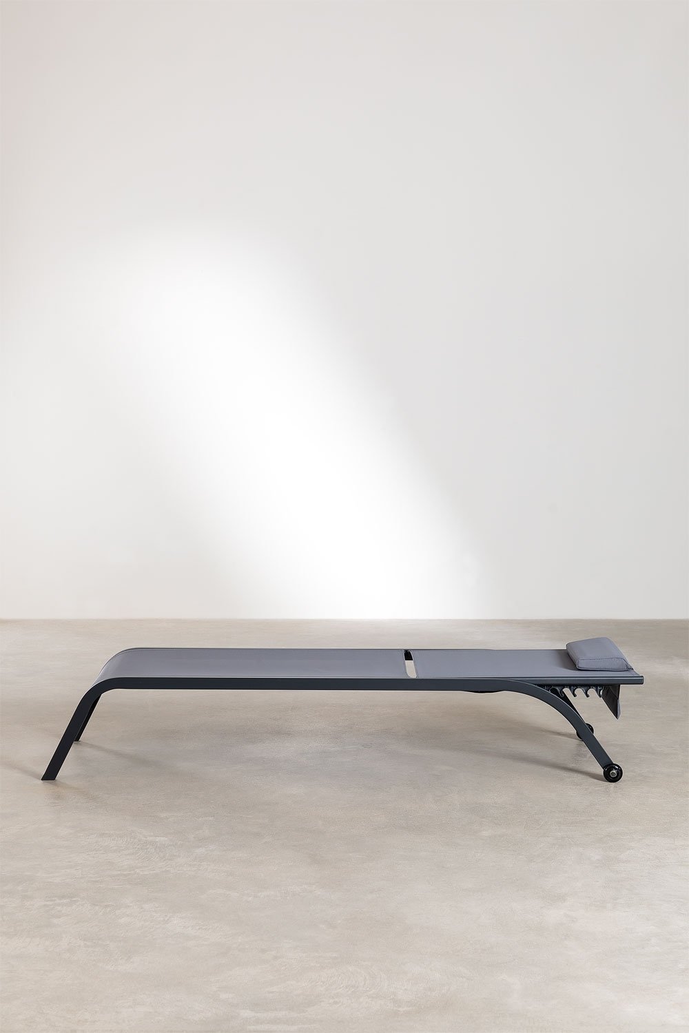 Reclining sun lounger with Therys cushion, gallery image 5