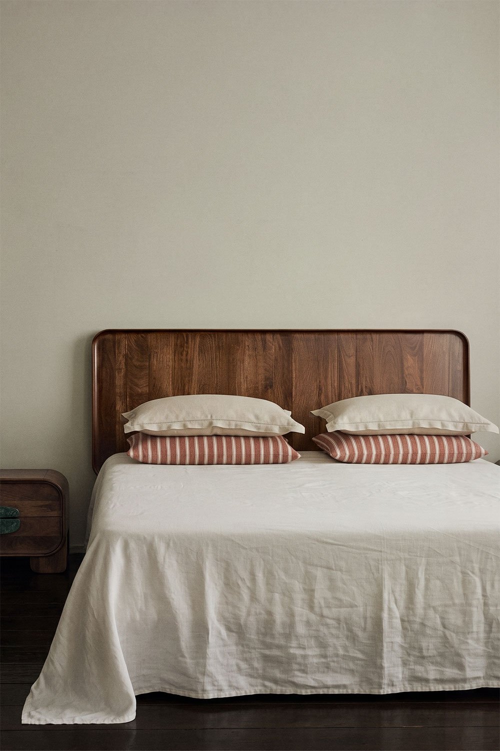 Kivalina mango wood headboard, gallery image 1