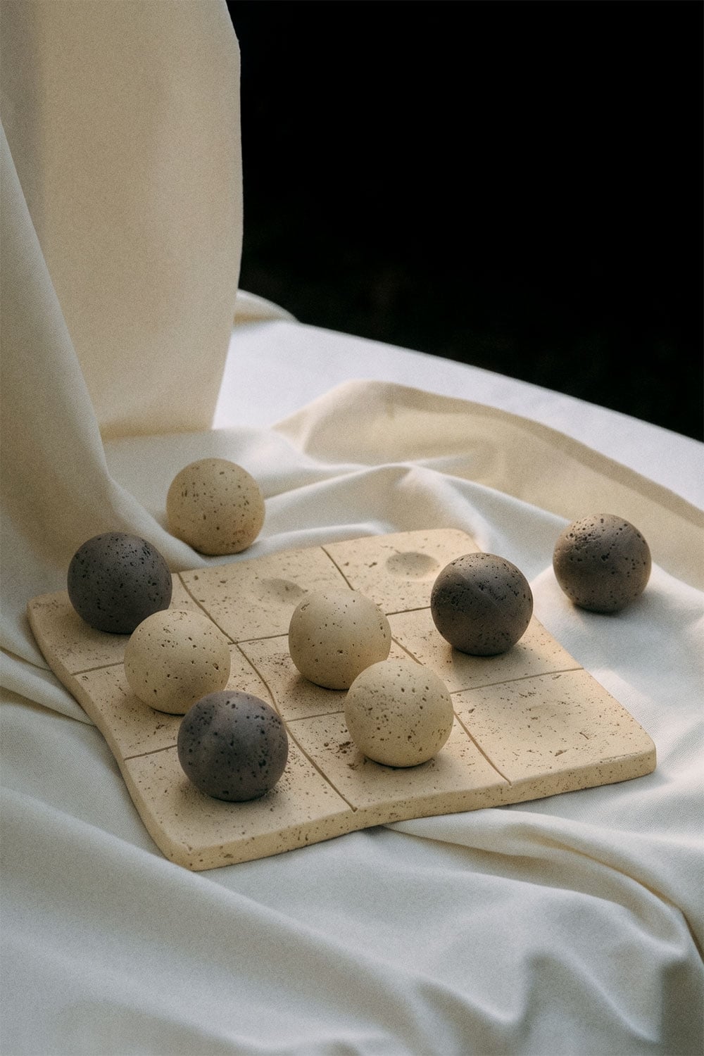 Enaitz resin tic-tac-toe game, gallery image 1
