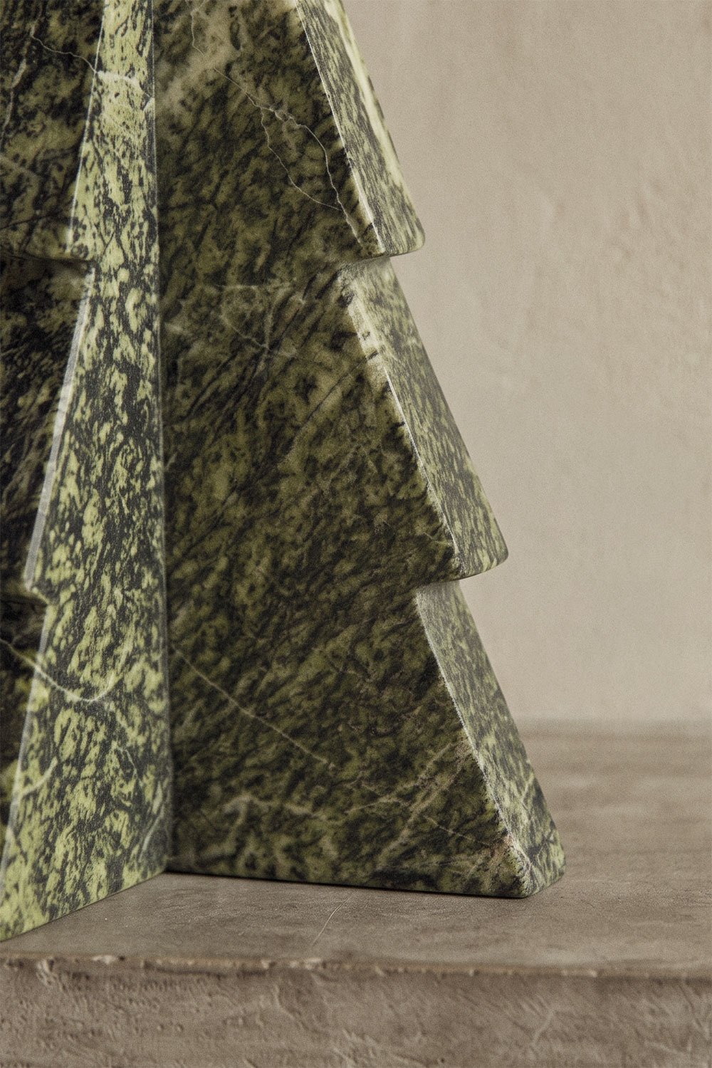 Christmas decorative figure in natural stone Vireune, gallery image 2