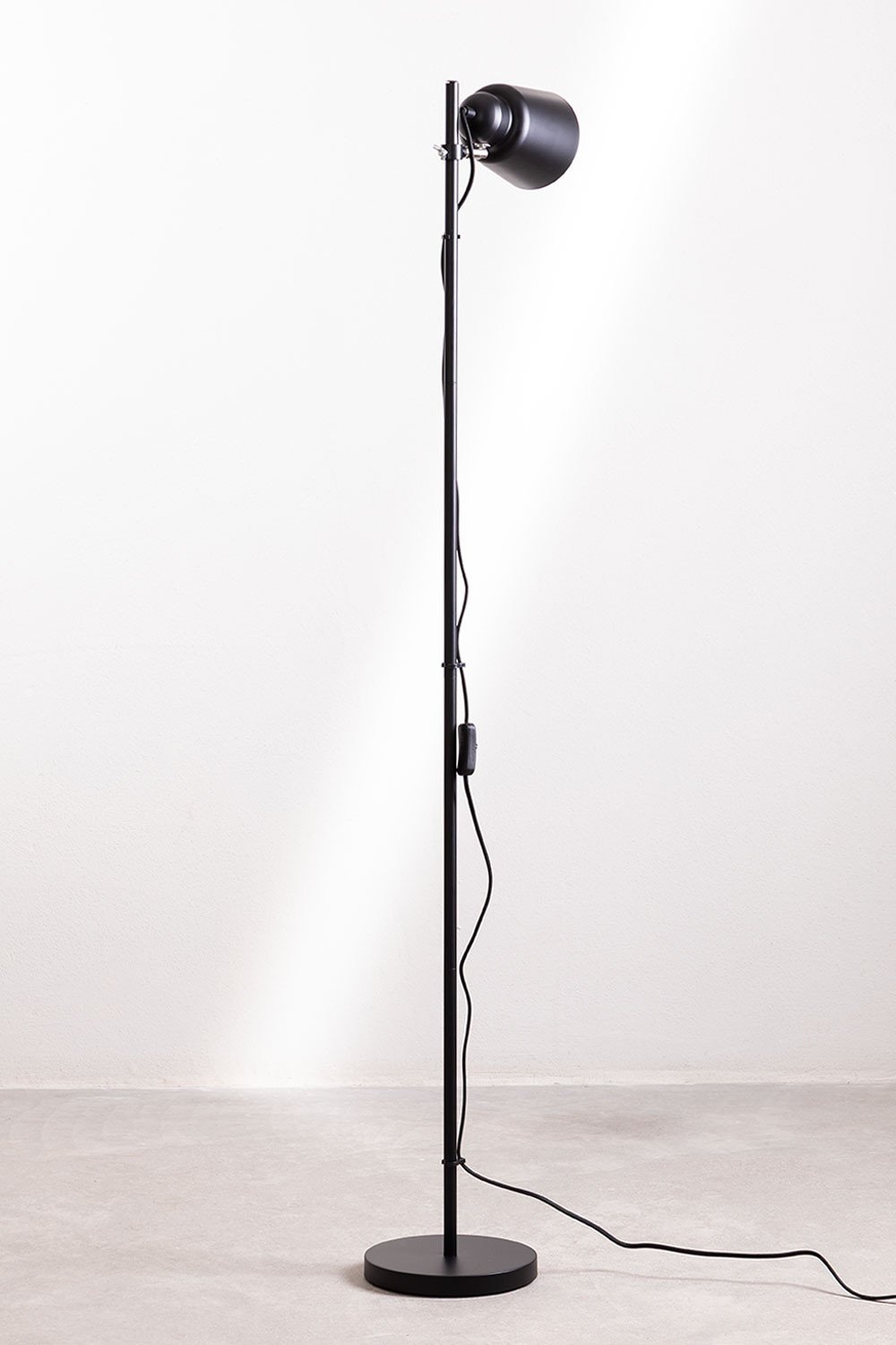 Directional iron floor lamp Charlotte, gallery image 3