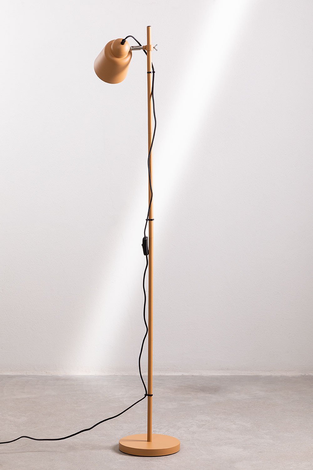 Directional iron floor lamp Charlotte, gallery image 3