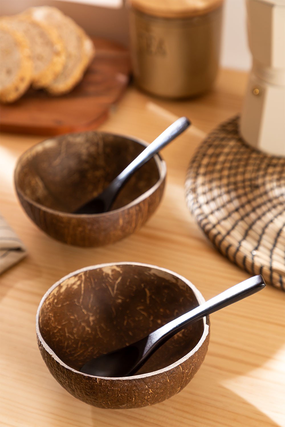 Set of 2 coconut bowls and 2 Island spoons, gallery image 7