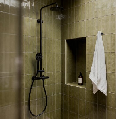 Early Black Badezimmer