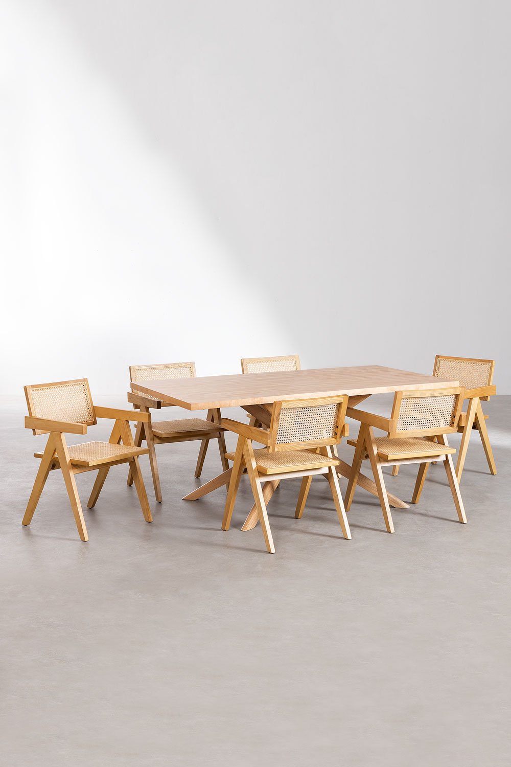 Set di tavolo da pranzo rotondo in MDF (Ø140 cm) Pleven e 4 sedie con  braccioli in legno di frassino e rattan stile Lali - SKLUM