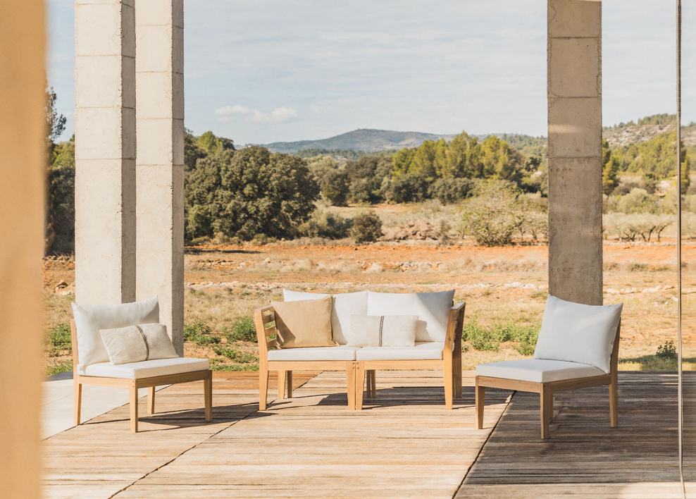 Divano da giardino modulare in 4 pezzi con braccioli in legno di acacia Filips - Gardenia Bianco